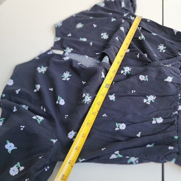 Old Navy Jumpsuit Woman’s Black White Floral Short Sleeve Viscose Sz S - Picture 12 of 16